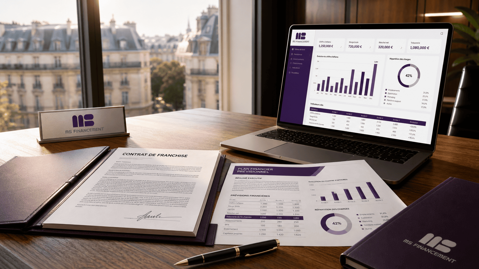 Expert financier MSFI analysant un dossier de financement franchise avec contrat et prévisionnel sur bureau moderne